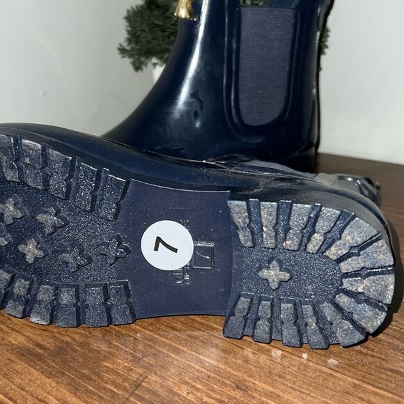 Michael Kors
Sidney Water-Resistant Pull-On Rain Booties 7 - Picture 7 of 9